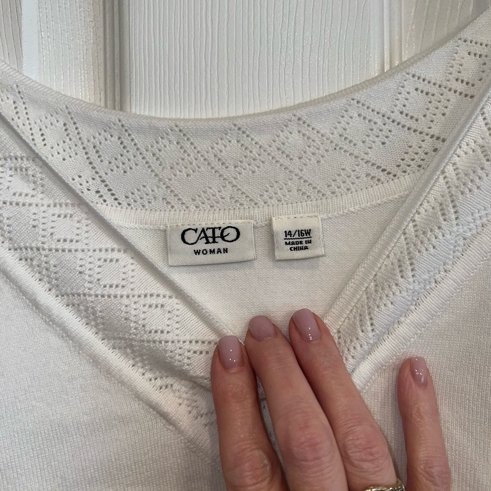Cato woman 3/4 sleeve sweater. EUC. Size 14/16W - Picture 2 of 4